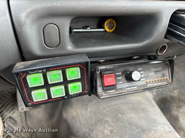 image for item DV4204 2002 Ford F550 Super Duty XL bucket truck