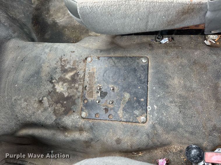 image for item DV4204 2002 Ford F550 Super Duty XL bucket truck