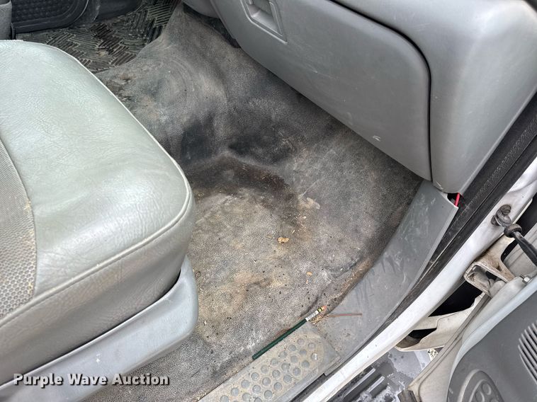 image for item DV4204 2002 Ford F550 Super Duty XL bucket truck