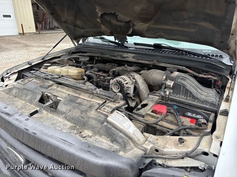 image for item DV4204 2002 Ford F550 Super Duty XL bucket truck