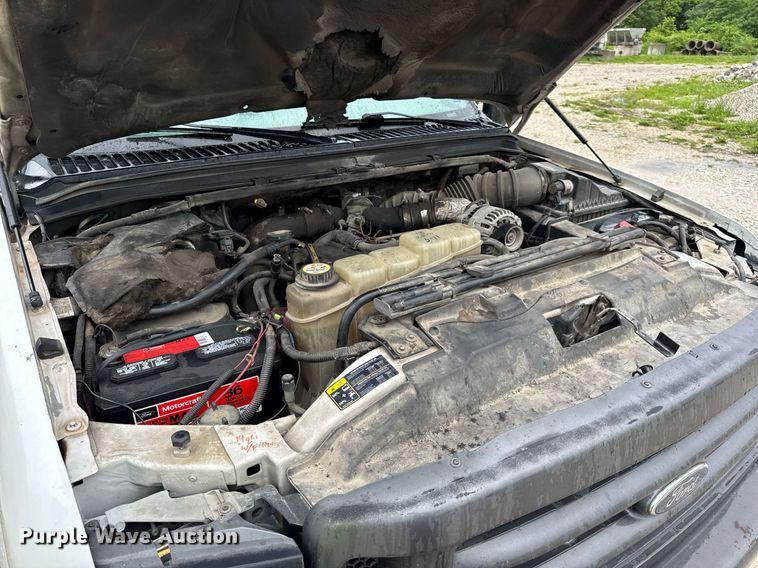 image for item DV4204 2002 Ford F550 Super Duty XL bucket truck