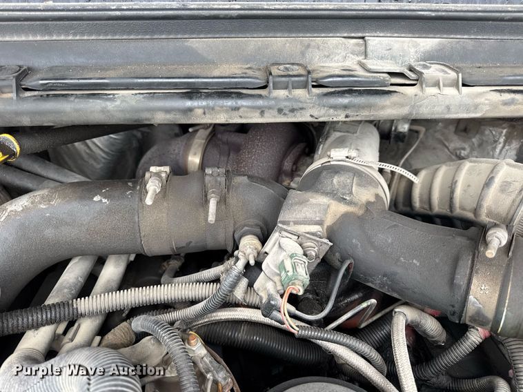 image for item DV4204 2002 Ford F550 Super Duty XL bucket truck