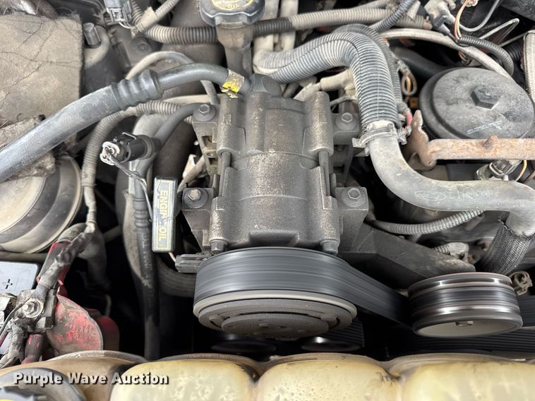 image for item DV4204 2002 Ford F550 Super Duty XL bucket truck