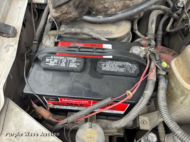 image for item DV4204 2002 Ford F550 Super Duty XL bucket truck