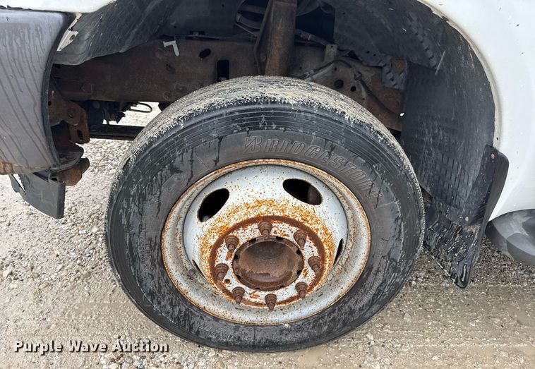 image for item DV4204 2002 Ford F550 Super Duty XL bucket truck