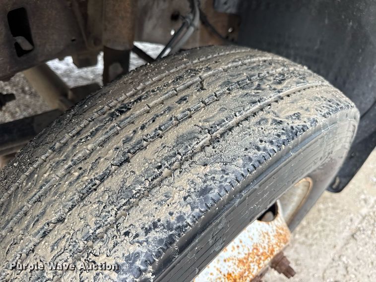 image for item DV4204 2002 Ford F550 Super Duty XL bucket truck