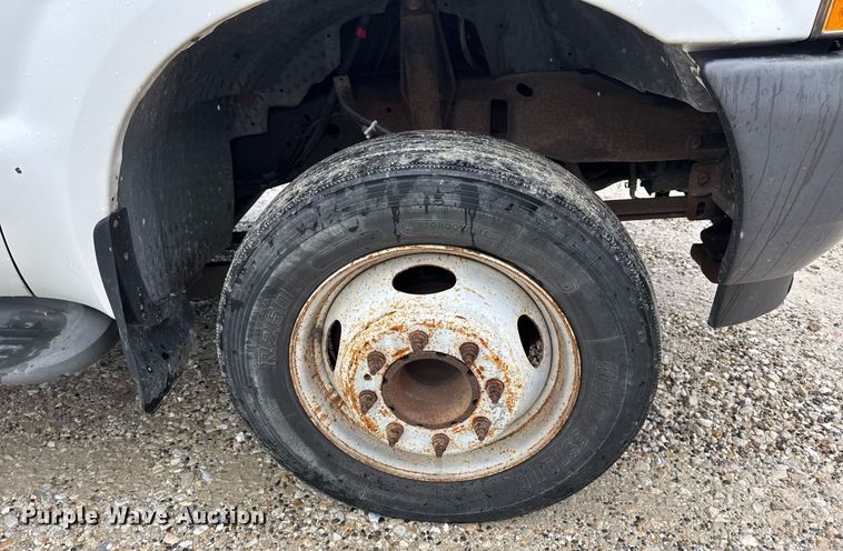 image for item DV4204 2002 Ford F550 Super Duty XL bucket truck