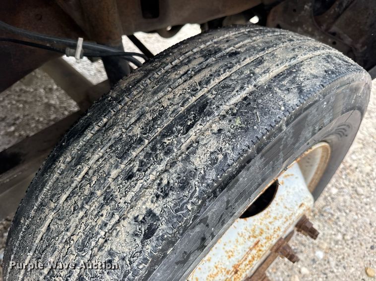 image for item DV4204 2002 Ford F550 Super Duty XL bucket truck