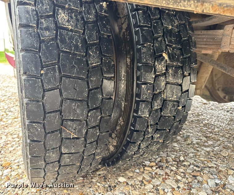 image for item DV4204 2002 Ford F550 Super Duty XL bucket truck