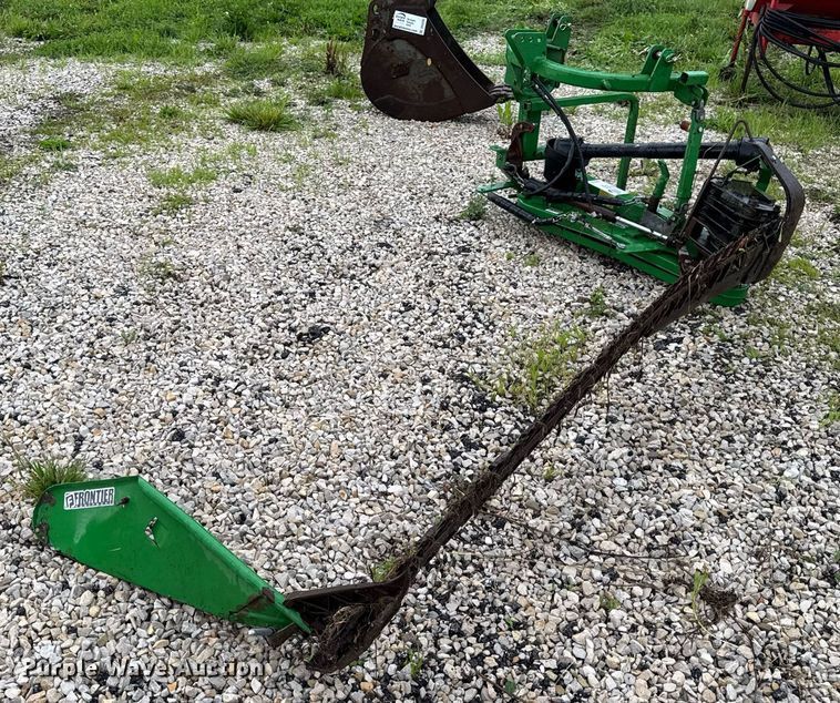 image for item DV4207 Frontier sickle bar cutter