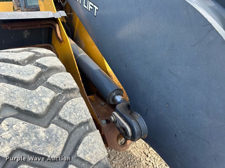 image for item DV4229 John Deere 444J wheel loader