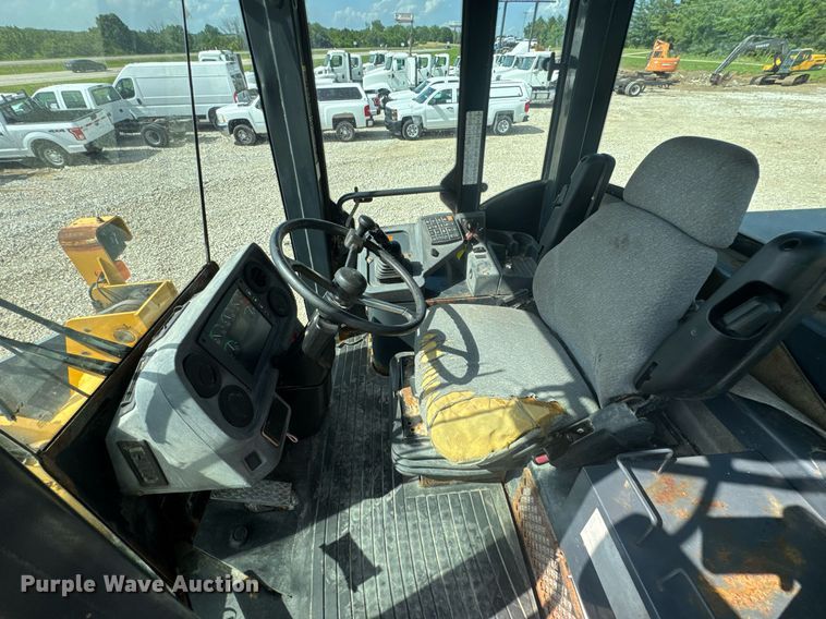 image for item DV4229 John Deere 444J wheel loader