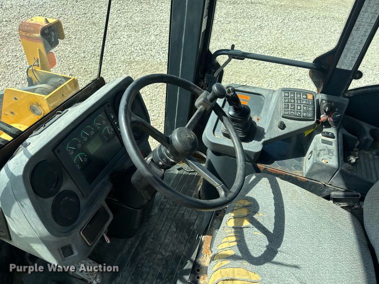 image for item DV4229 John Deere 444J wheel loader