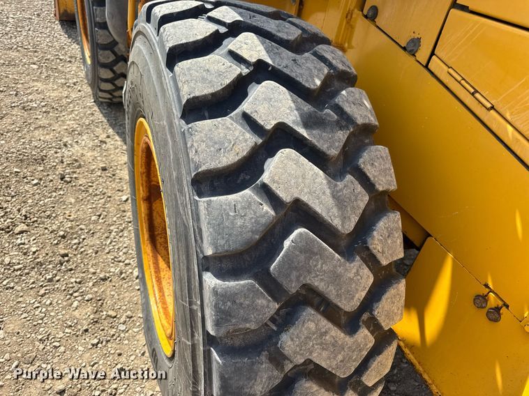 image for item DV4229 John Deere 444J wheel loader