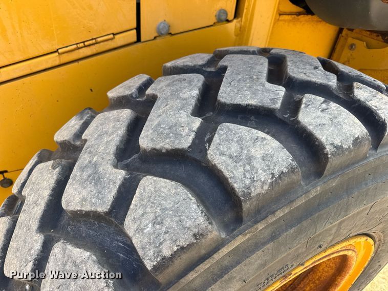 image for item DV4229 John Deere 444J wheel loader