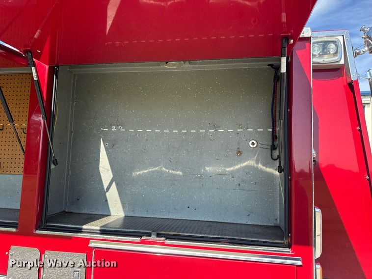 image for item DV4246 1992 Pierce pumper fire truck