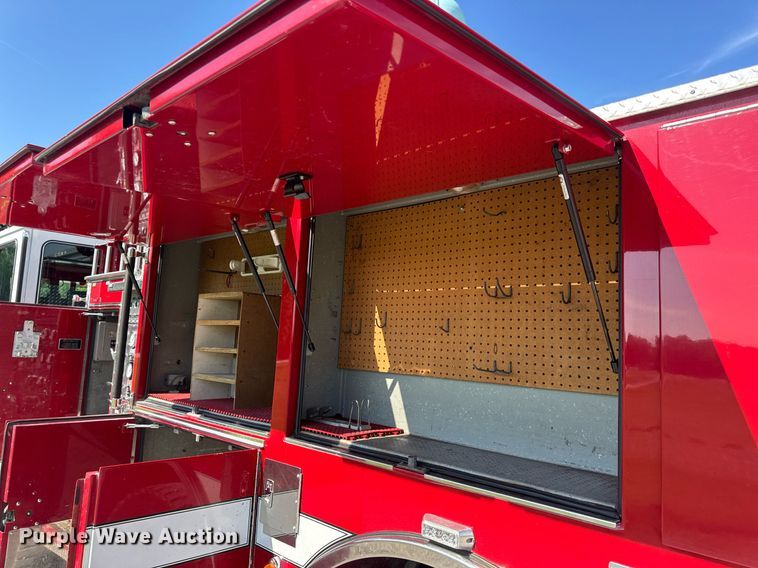 image for item DV4246 1992 Pierce pumper fire truck