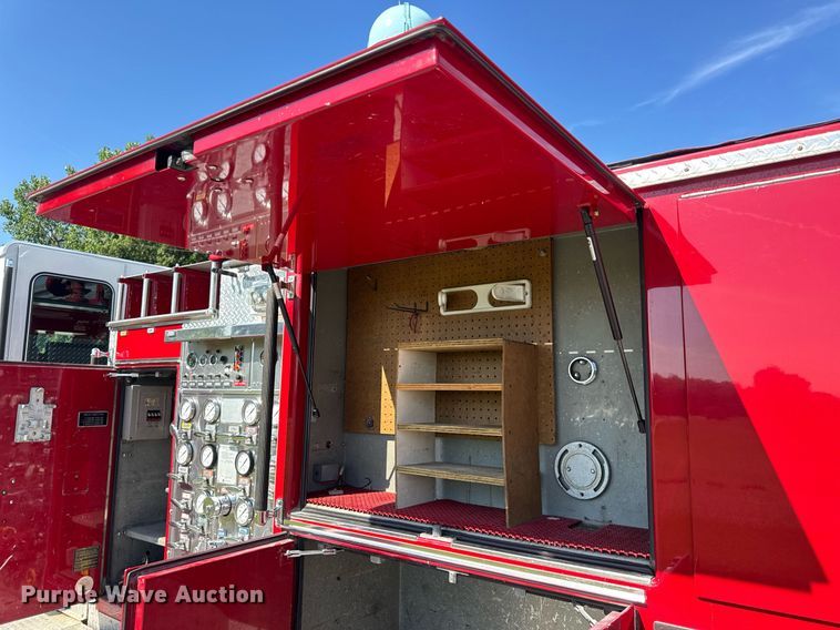 image for item DV4246 1992 Pierce pumper fire truck