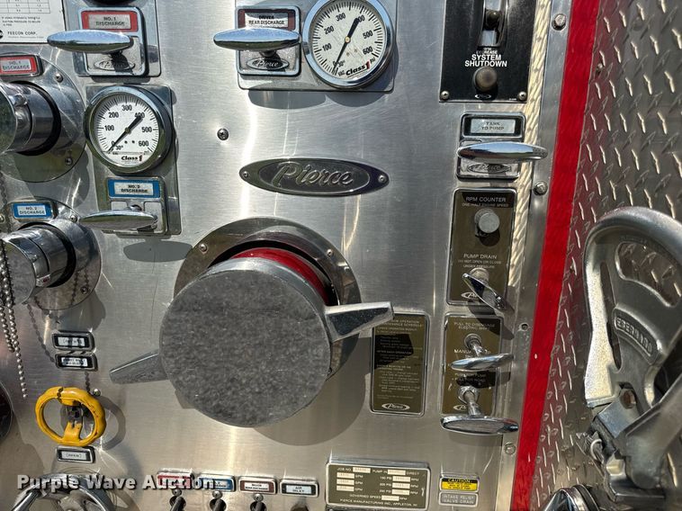 image for item DV4246 1992 Pierce pumper fire truck