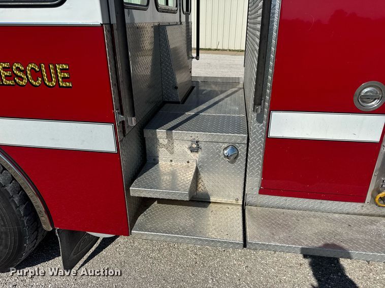 image for item DV4246 1992 Pierce pumper fire truck