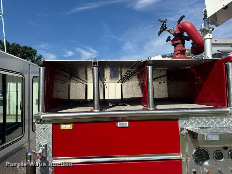 image for item DV4246 1992 Pierce pumper fire truck