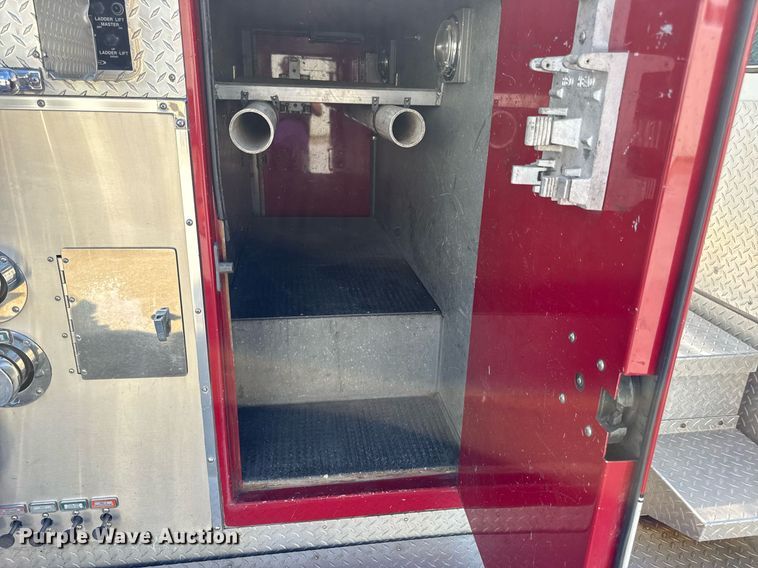 image for item DV4246 1992 Pierce pumper fire truck