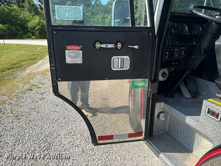 image for item DV4246 1992 Pierce pumper fire truck