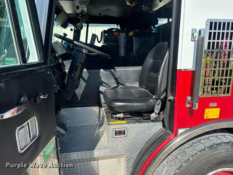 image for item DV4246 1992 Pierce pumper fire truck