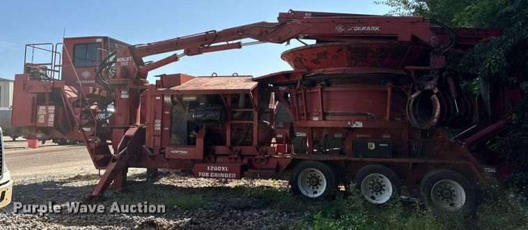 image for item DW7091 Morbark 1200XL tub grinder