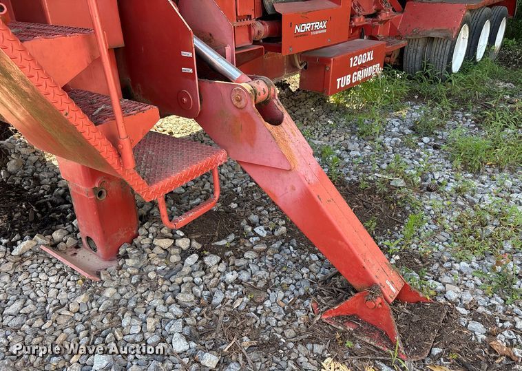 image for item DW7091 Morbark 1200XL tub grinder