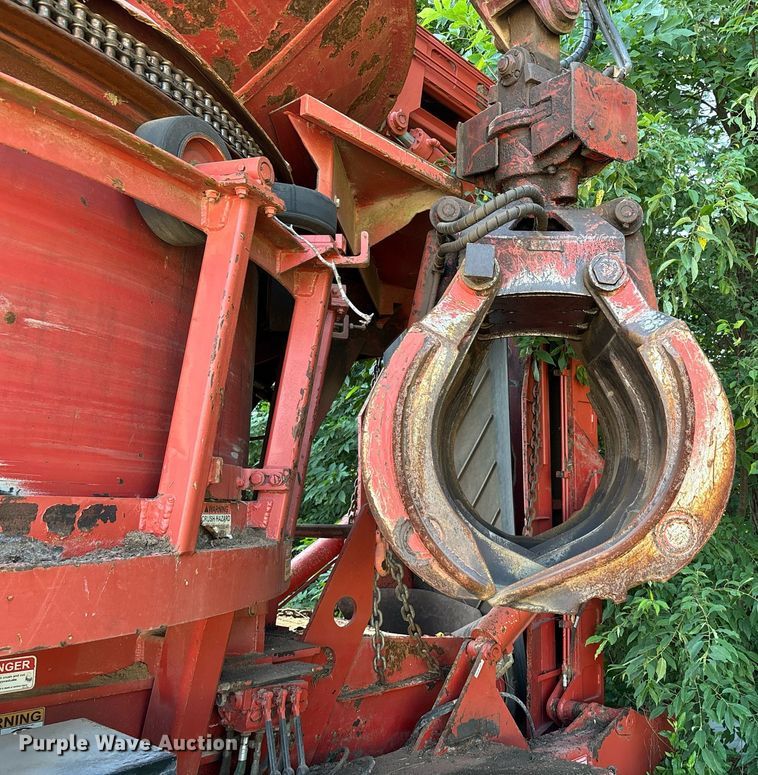 image for item DW7091 Morbark 1200XL tub grinder