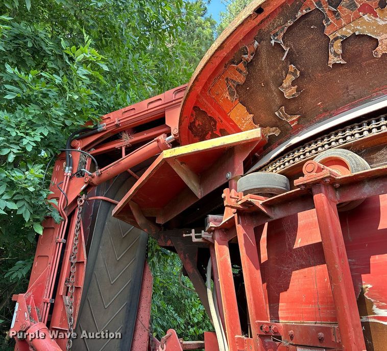 image for item DW7091 Morbark 1200XL tub grinder