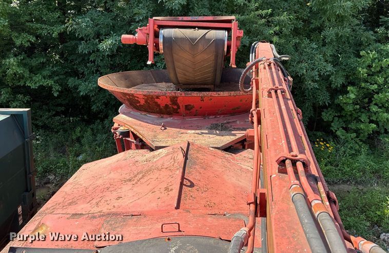 image for item DW7091 Morbark 1200XL tub grinder