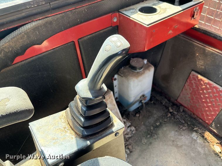 image for item DW7091 Morbark 1200XL tub grinder