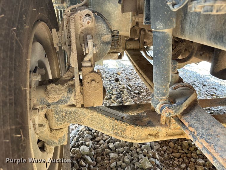 image for item DW7092 2013 Volvo VNM semi truck