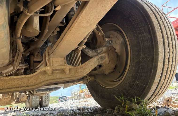 image for item DW7092 2013 Volvo VNM semi truck