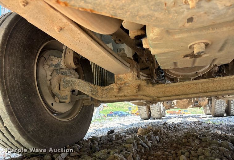 image for item DW7092 2013 Volvo VNM semi truck