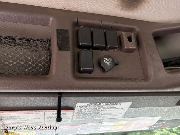 image for item DW7092 2013 Volvo VNM semi truck