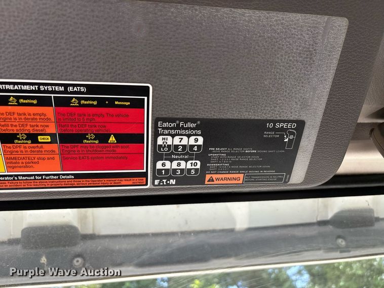 image for item DW7092 2013 Volvo VNM semi truck