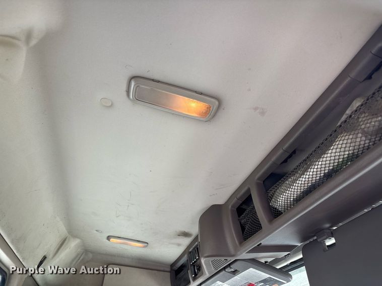 image for item DW7092 2013 Volvo VNM semi truck