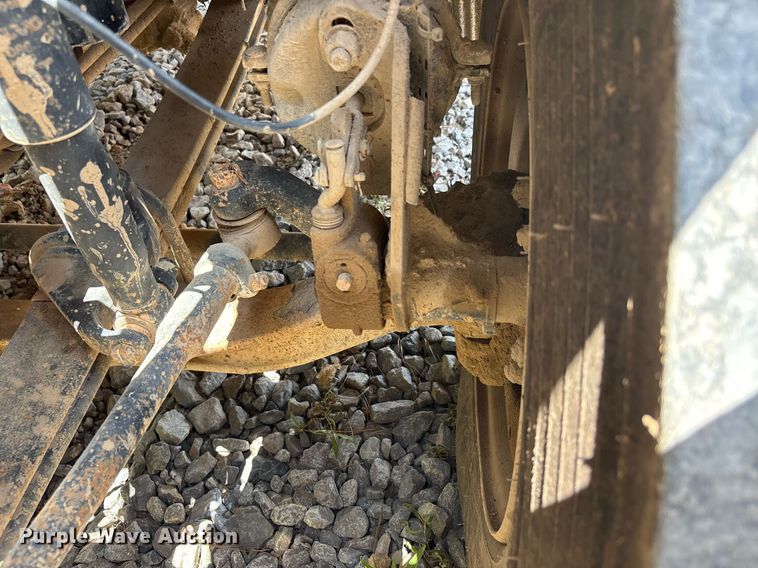 image for item DW7092 2013 Volvo VNM semi truck