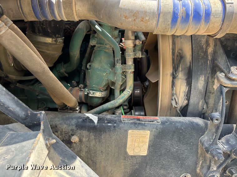 image for item DW7092 2013 Volvo VNM semi truck