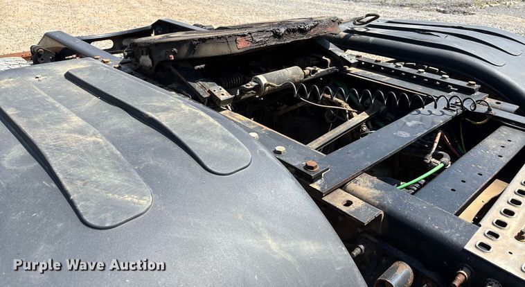 image for item DW7093 2015 Volvo VNL semi truck