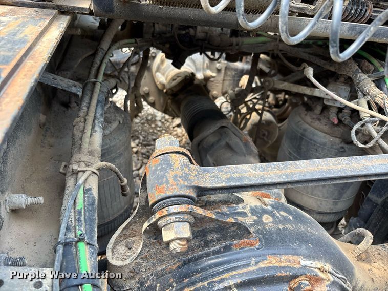 image for item DW7093 2015 Volvo VNL semi truck