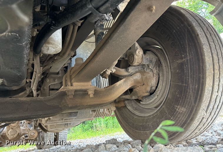 image for item DW7093 2015 Volvo VNL semi truck