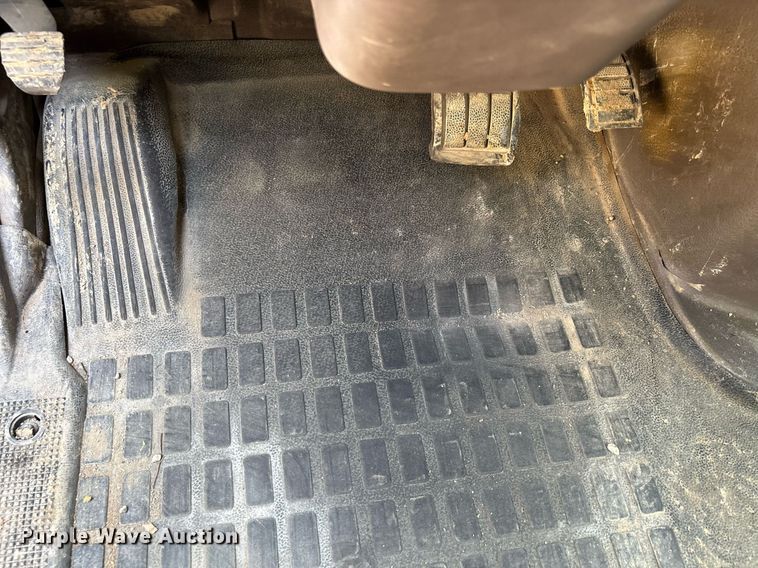 image for item DW7093 2015 Volvo VNL semi truck