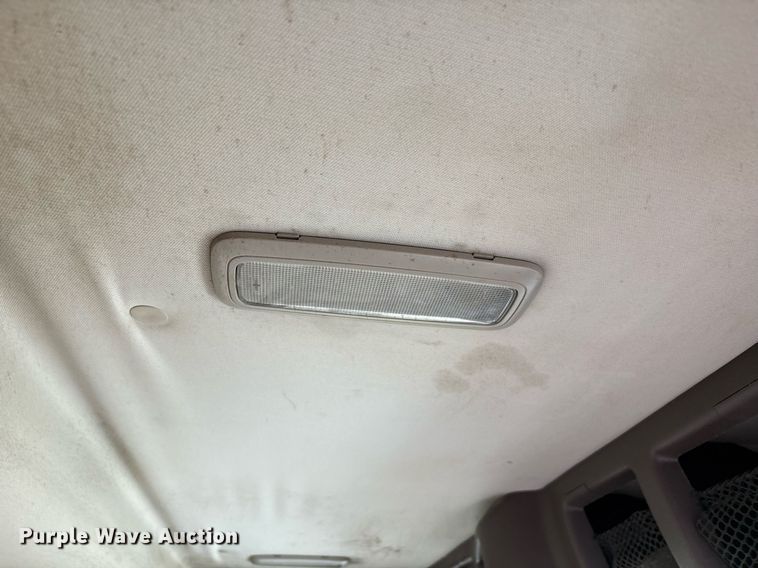 image for item DW7093 2015 Volvo VNL semi truck