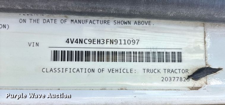 image for item DW7093 2015 Volvo VNL semi truck