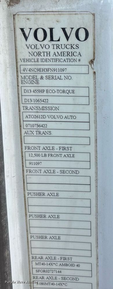 image for item DW7093 2015 Volvo VNL semi truck