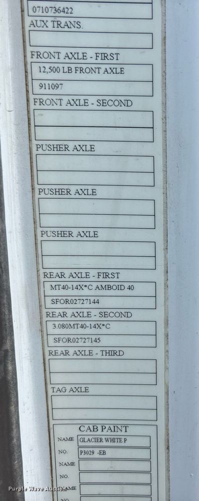 image for item DW7093 2015 Volvo VNL semi truck